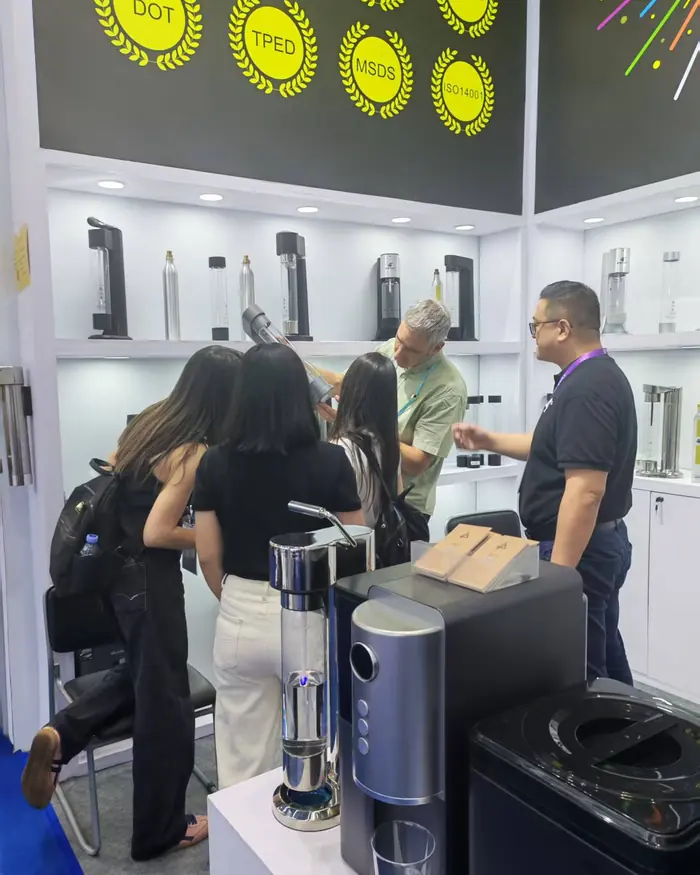 Two buyers trying the carbonation